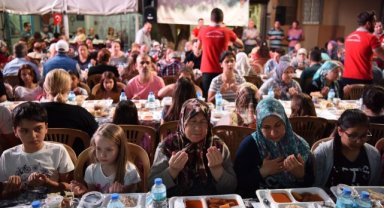 Bornova Belediyesi’nden Ramazan Ayı’nda gönül sofrası