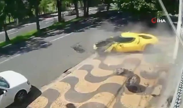 Brezilya'da kontrolünü kaybeden sürücü 20 milyonluk Ferrari ile eve çarptı