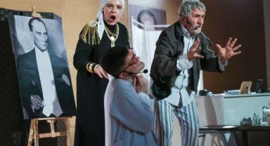 Buca’da sahnelenen Taksiratli Şekibe oyunu izleyenlerden tam not aldı