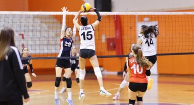 Çeşme’de İlk Voleybol Lig Maçı Heyecanı