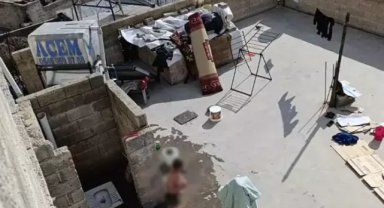 Çocuklarını cezalandırmak için soğuk suyla yıkayıp, hortumla döven baba tutuklandı