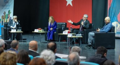 Gazetecilerin sorunları Konak’ta konuşuldu