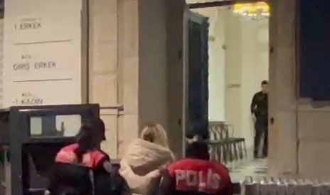 İzmir’de 35 yıl hapisle aranan dolandırıcı yakalandı