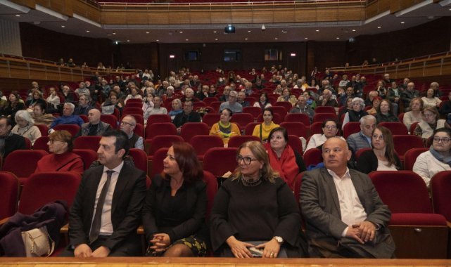 İzmir'de 60 yaş ve üzerindekiler üniversiteli oluyor