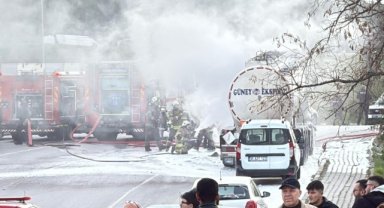 İzmir'de bitkisel yağ yüklü tanker alev aldı