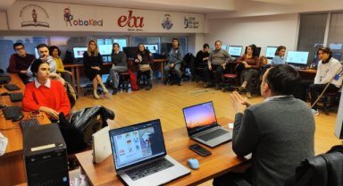 İzmir İl Millî Eğitim Müdürlüğünde “Yapay Zekâ Destekli Dijital İçerik Oluşturma Eğitimi” Düzenlendi