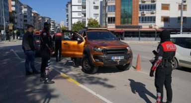 İzmir'in iki ilçesinde sıkı asayiş ve trafik denetimi