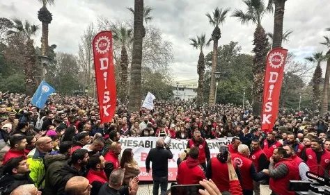 İzmirli gazeteciler değerlendirdi: Büyükşehir'de TİS krizi