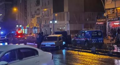 Kaza sonrası polis aracına alınan alkollü sürücü, sakladığı tabancasıyla intihara kalkıştı