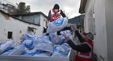 Manisa'da Binlerce Çuval Odun İhtiyaç Sahiplerine Dağıtılıyor