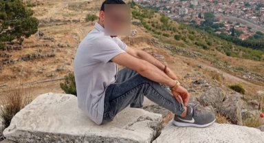 Öz babasını kıraathane önünde öldürdü