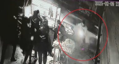 Seyyar köfteci ölümden saniyelerle kurtuldu