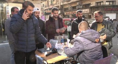 Suriye lirası, dolar karşısında değer kazanmaya devam ediyor