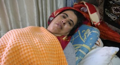 3 köpeğin saldırısına uğrayan kadın yaralandı