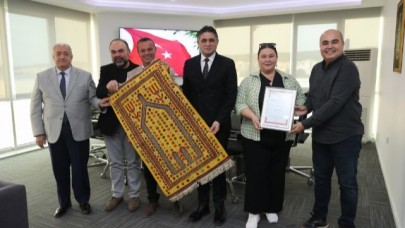 Asırlık Motifleri Yaşatan Tarihi Helvacı Kilimi Coğrafi İşaret Belgesi Aldı