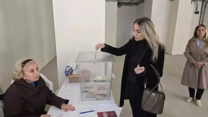 CHP'liler ön seçim için oy kullanılıyor