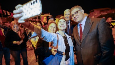 Başkan Tugay Kemalpaşa'da yurttaşlarla iftar yaptı