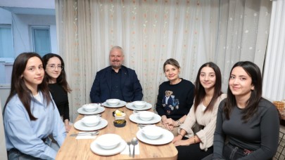 Başkan Pehlivan, öğrencilerin iftar sofrasına konuk oldu