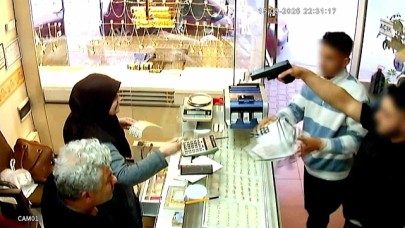 Silahla kuyumcu soymak istediler, korkup kaçtılar