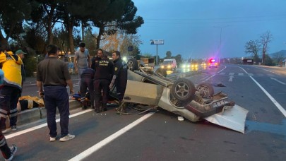 Tofaş hurdaya döndü: 3 yaralı