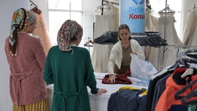 Konak’ın ‘dayanışma marketi’nde bayram yoğunluğu