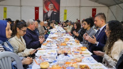 Başkan Görkem Duman, Kadir Gecesi’nde vatandaşlarla aynı sofrada buluştu
