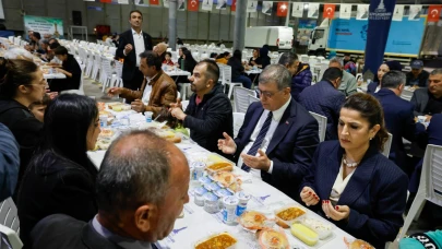 Büyükşehir'in iftar sofrası bu kez Karabağlar'da kuruldu
