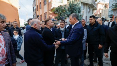 Başkan Tugay Karabaglar'da, yurttaşlarla bayramlaştı