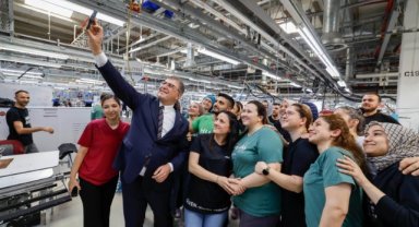 Başkan Tugay emekçi kadınlarla buluştu