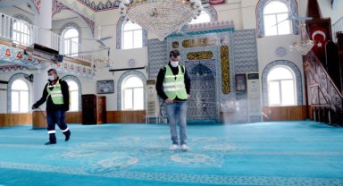 Bayraklı'da Camiler dezenfekte ediliyor