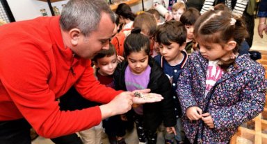 Bornova’da minik eller toprakla buluştu