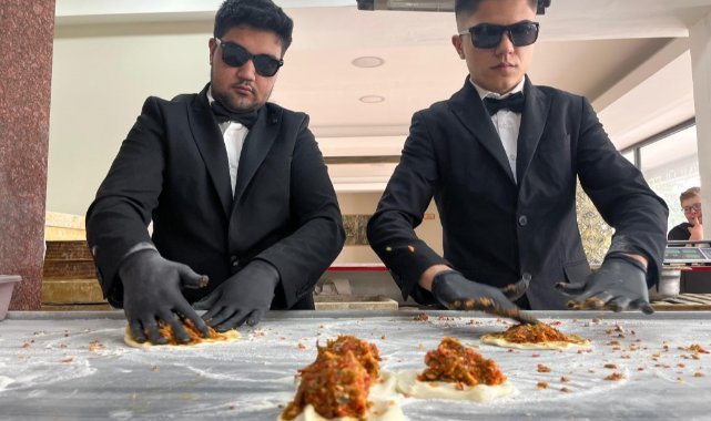 Film çekimi değil: Bunlar da takım elbiseli fırıncılar