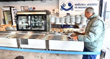 İzmir’de “Askıda Yemek” dayanışması sürüyor