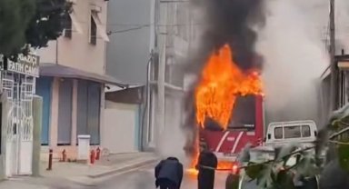 İzmir'de belediye otobüsü alevlere teslim oldu