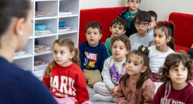 Karşıyakalı minikler Türk müziği çalgıları ile tanışıyor