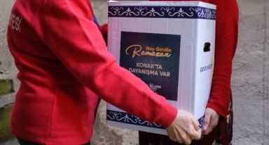 Konak'ta dayanışma kolileri vatandaşlarla buluşuyor