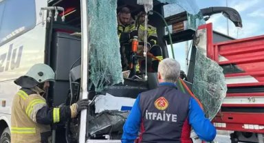 Kütahya'da yolcu otobüsü TIR'a çarptı: 16 yaralı