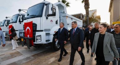 Urla Belediyesi’nde yeni hizmet araçları tanıtıldı