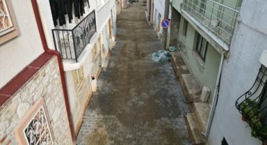 Urla’da asfalt ve parke atağı