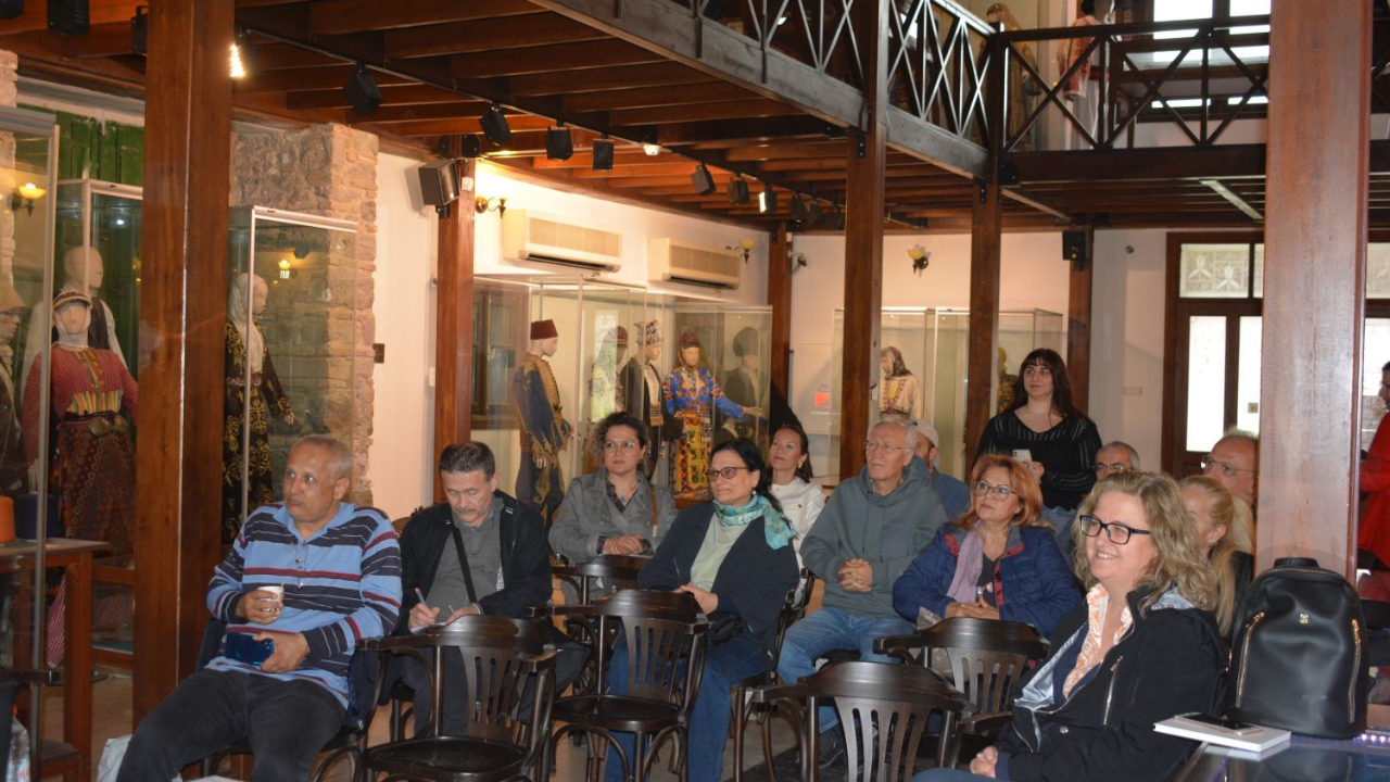 EÜ’de “İçinde Hayat Olan Fincanlar Söyleşisi” düzenlendi