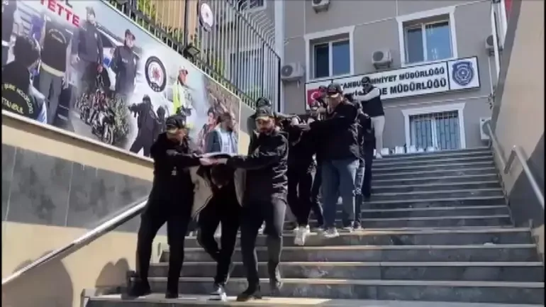 Sarıyer'de villaya silahlı saldırı gerçekleştiren ve el bombası atan 5 şüpheli yakalandı