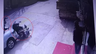 Otomobilin çarptığı motosikletli yaralandı, arkasındaki yolcu kaçtı