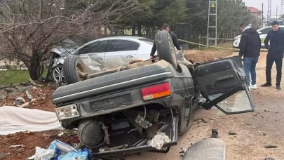 Kahramanmaraş'ta iki otomobil kafa kafaya çarpıştı: 3 ölü, 3 yaralı