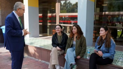 Rektör Budak sınav haftasında öğrencilerle buluştu