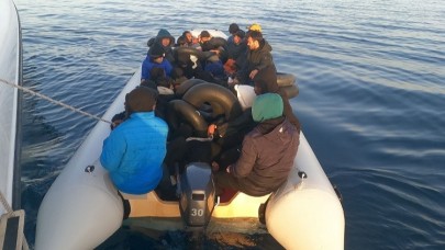 İzmir açıklarında 29 düzensiz göçmen yakalandı