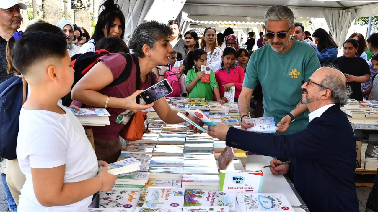 Behiç Ak: Çocuk dostu şehirlerde çocukları özgürleştirmeliyiz