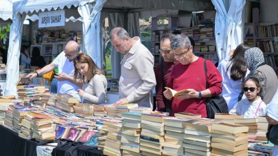 İZKİTAP hafta sonunda binlerce kitapseveri ağırladı