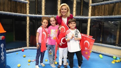 Şebnem Bursalı Çocukların Bayramını Kutladı