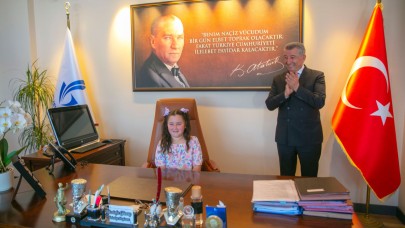 Çocuk başkanlar koltuğa oturdu, isteklerini  sıraladılar