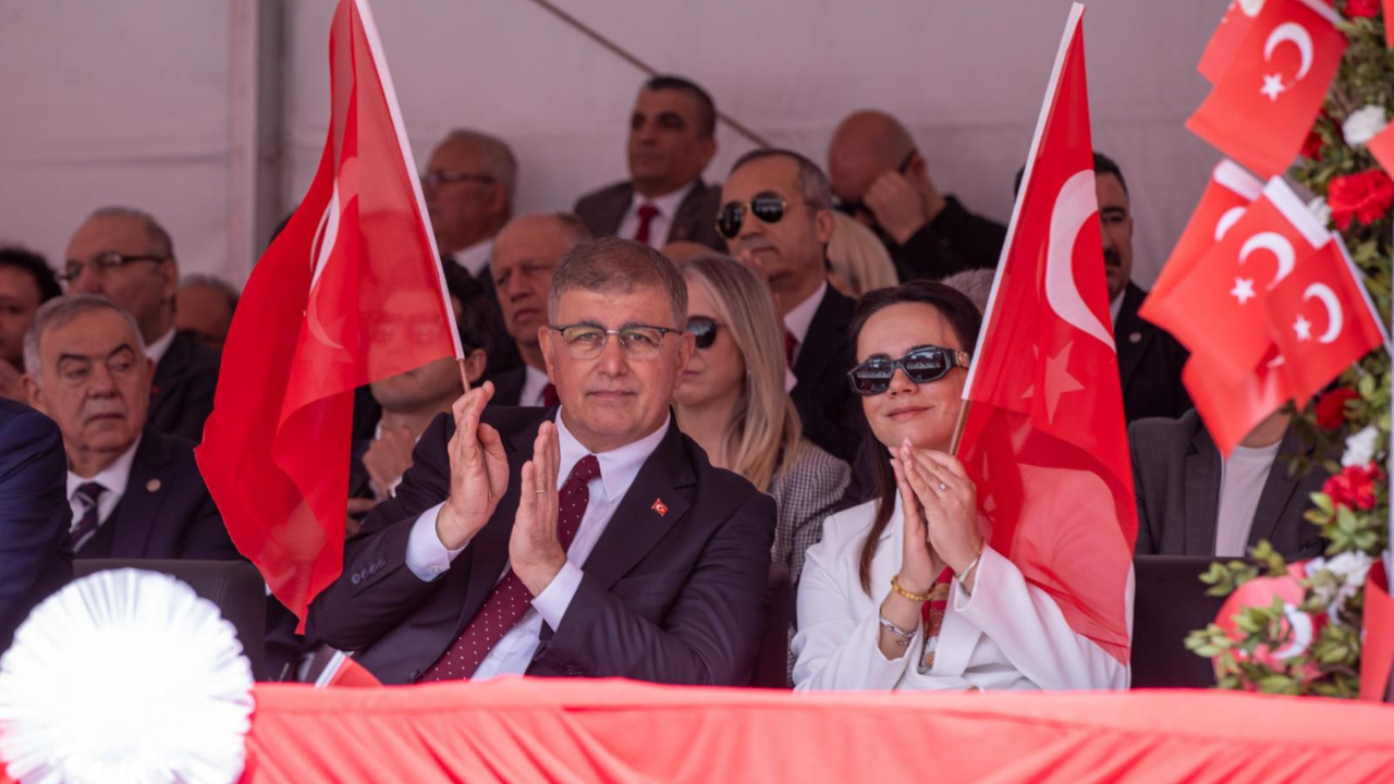 Cumhuriyet Meydanı rengarenk